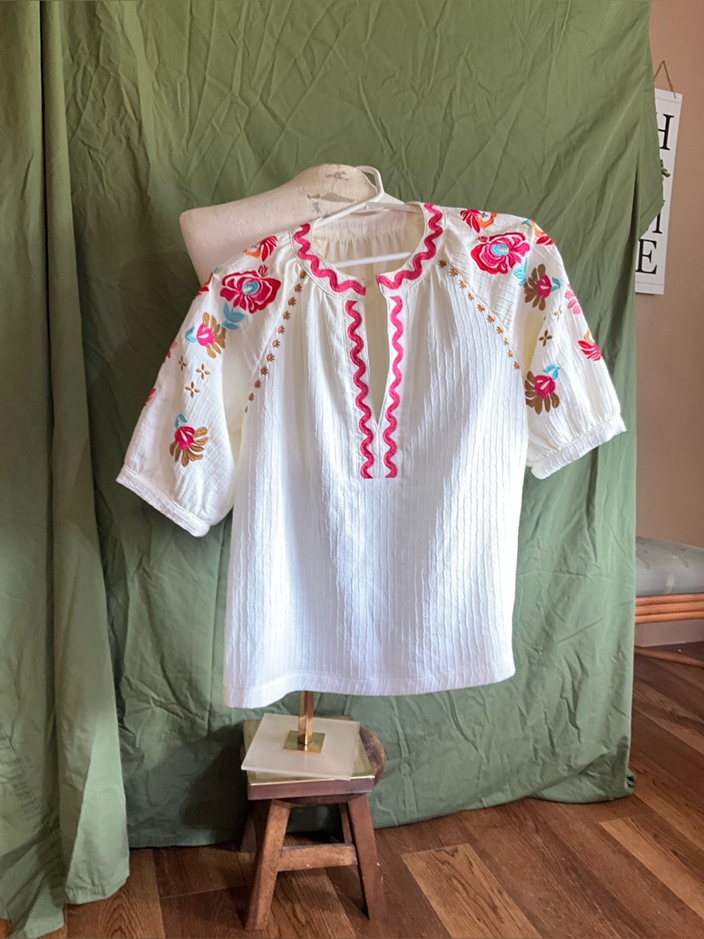 Very pretty size medium top